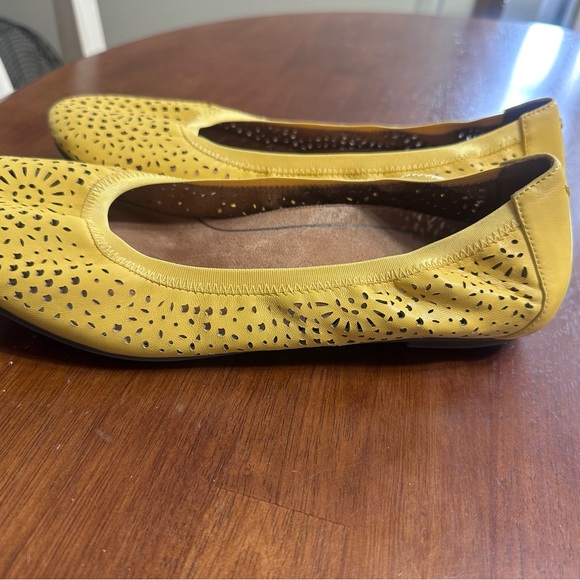 Vionic Yellow‎ Perforated Flats - Picture 3 of 6